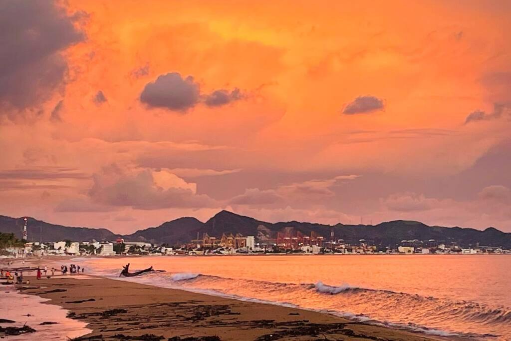 Espectacular Apto A Pie De Playa Con Vista Al Mar Manzanillo Eksteriør billede